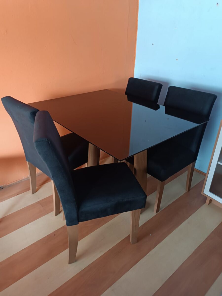 MESA MDF COM 4 CADEIRAS